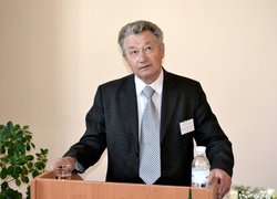 З вітальним словом виступає проректор з наукової роботи НЛТУ України, доктор біологічних наук, професор Григорій  Криницький